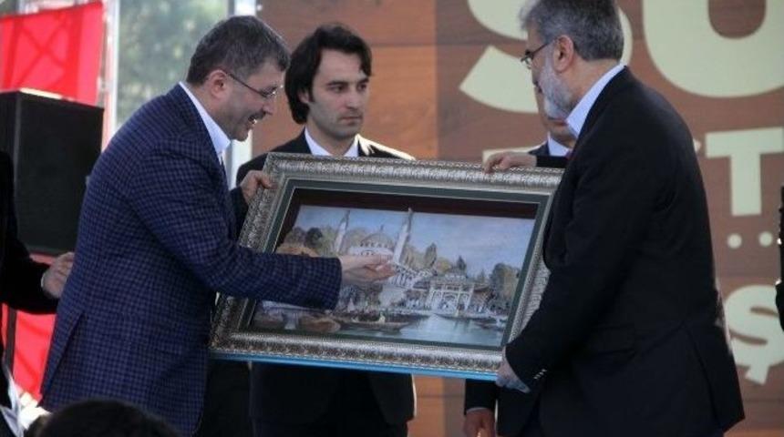 Bakan Yıldız&rsquo;dan Hemşehrilerine Sucuk İkramı