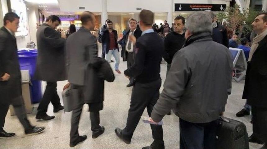 Tolga &Ouml;zkalfa&rsquo;ya Hava Alanında Penaltı Tepkisi