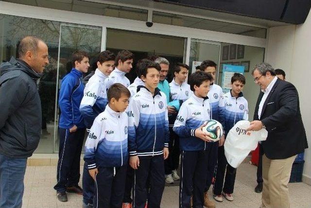 Futsal Takımından Destekçilerine Ziyaret