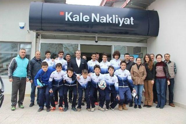 Futsal Takımından Destekçilerine Ziyaret