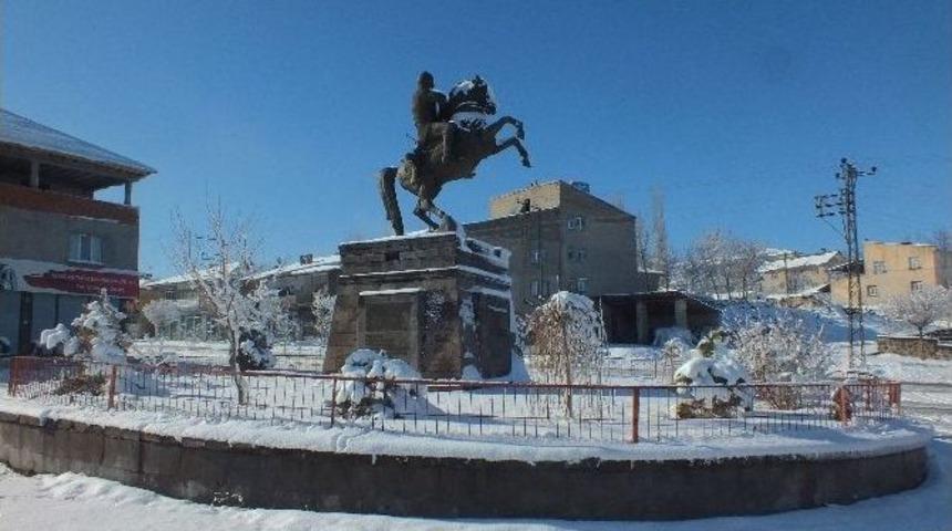 Malazgirt&rsquo;e Okullar Tatil Edildi