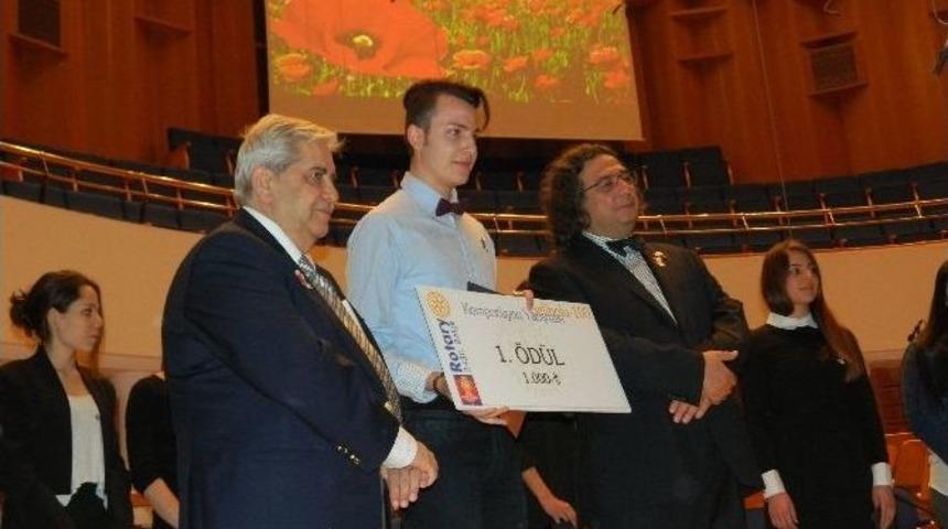 &ldquo;&ouml;l&uuml;me Tebess&uuml;m&rdquo; Kompozisyonu Alhan Babat&rsquo;a T&uuml;rkiye Birinciliğini Getirdi