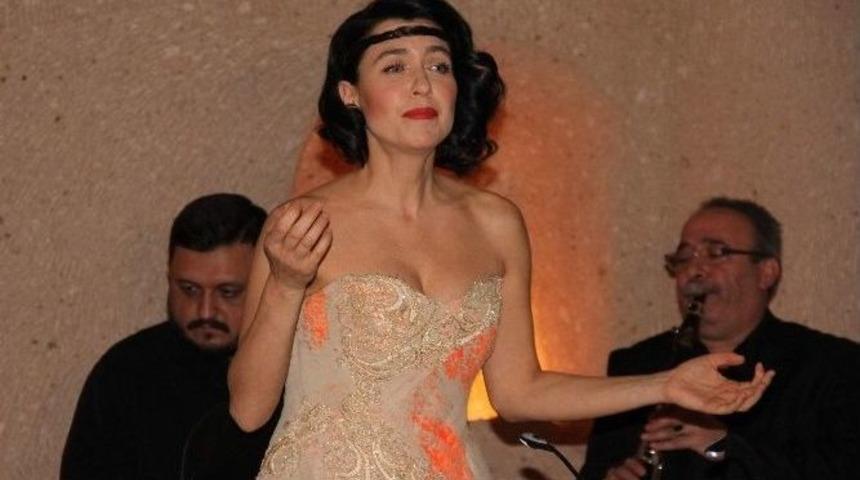 Tarihi Bezirhane’de Büyülü Bir Ses: Şevval Sam