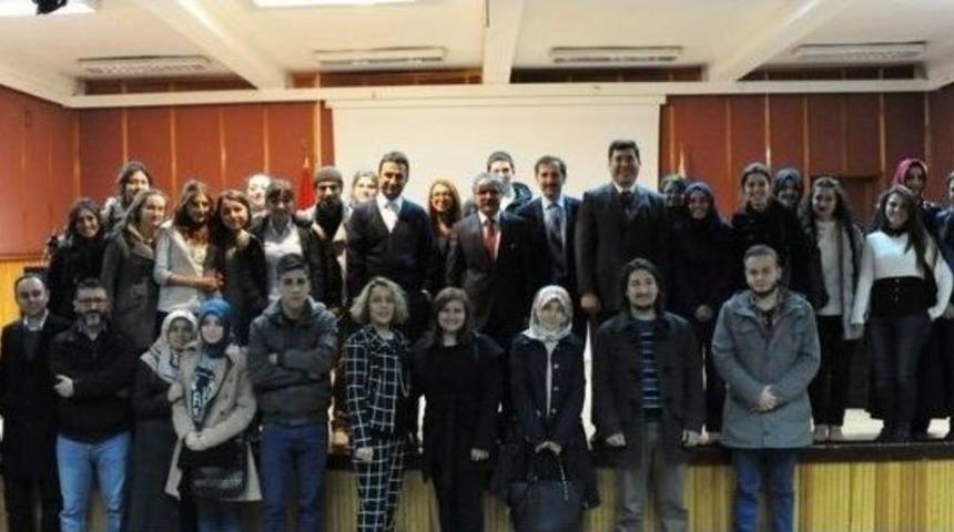 Do&ccedil;. Dr. G&ouml;ksu &rsquo;t&uuml;rk D&uuml;nyası Meseleleri&rsquo;ni Anlattı