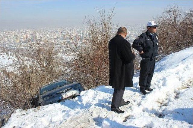 Kadın Sürücü Ve Kızını Uçuruma Düşmekten Ağaçlar Kurtardı