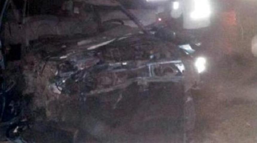 İkisi Karşılıklı &Uuml;&ccedil; Ara&ccedil; &Ccedil;arpıştı: 1 &Ouml;l&uuml;, 7 Yaralı