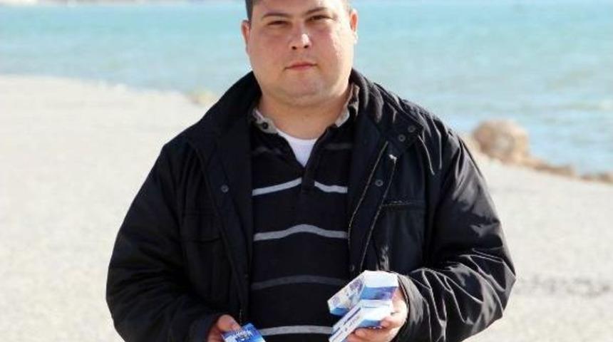 Şiir Kitabı Bastırmak I&ccedil;in Kağıt Mendil Satıyor