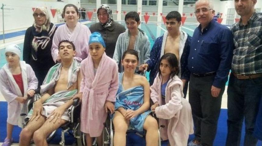 Vali Tuna Ve Eşi Pervin Tuna Başarılı Sporcuların Antrenmanını İzledi