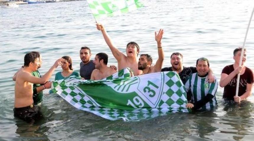 Bodrumspor'a Denizde Şampiyonluk Kutlaması