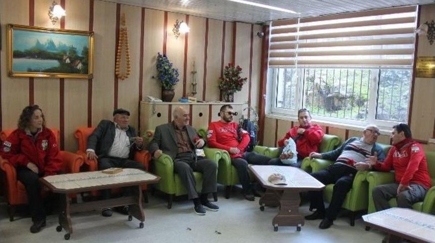 Akut Afyonkarahisar Ekibinden Huzur Evi Ziyareti
