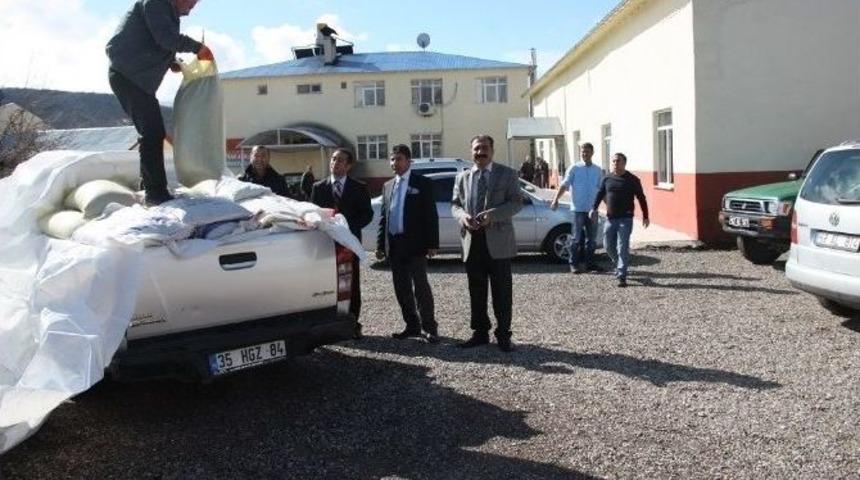 Tunceli&rsquo;de &Ccedil;ift&ccedil;ilere Sertifikalı Yem Bitkisi Tohumu Dağıtıldı