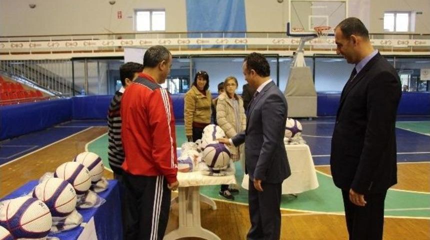 Okullara Spor Malzemesi Yardımı Yapıldı