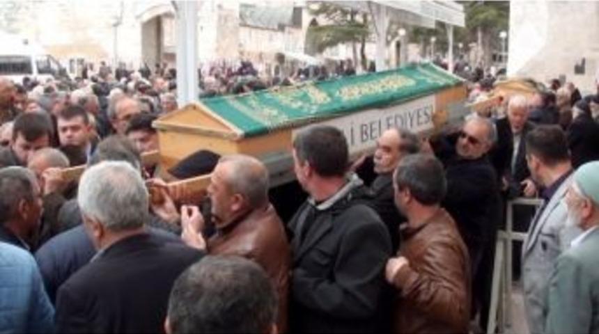 İzmit&rsquo;te &Ouml;ld&uuml;r&uuml;len &Uuml;niversiteli Ereğli&rsquo;de Toprağa Verildi