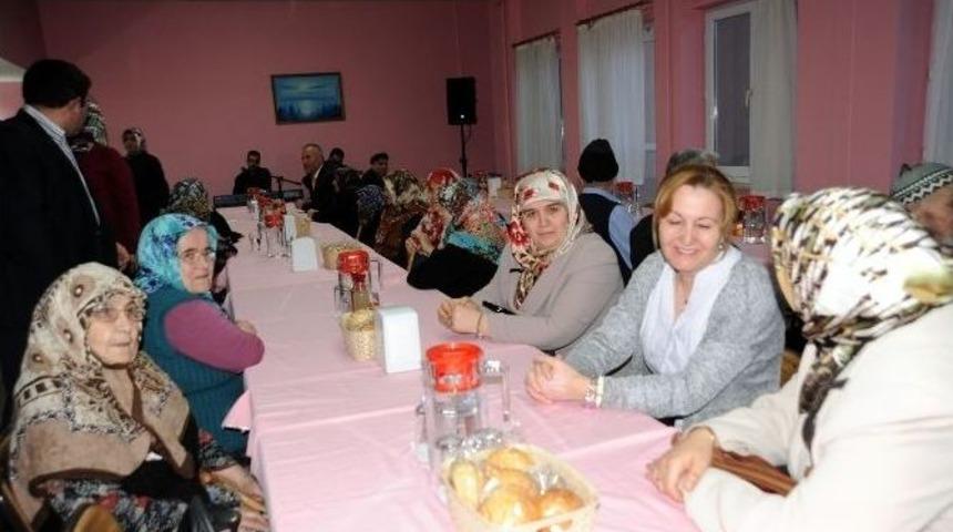 Bilecik Protokol &Uuml;yelerinden Yaşlılara Ziyaret