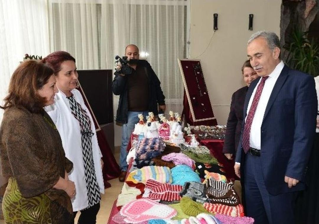 Vali B&uuml;y&uuml;k Huzurevi Sakinlerini Ziyaret Etti