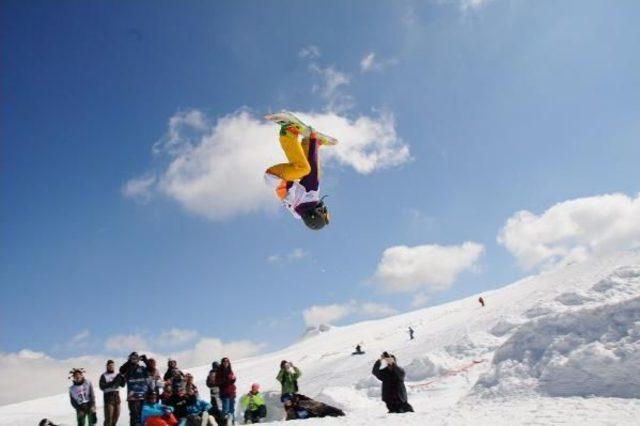 Kartalkaya'da Snowboard Heyecanı