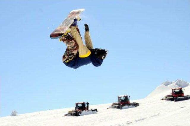 Kartalkaya'da Snowboard Heyecanı