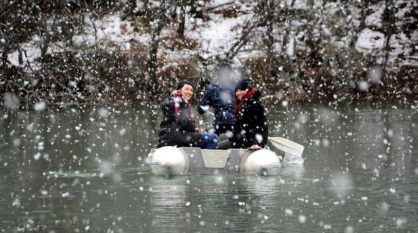 Chp'li Onur, Tunceli'de 8 Aydır Mezrada Mahsur Kalan Aileyi Ziyaret Etti