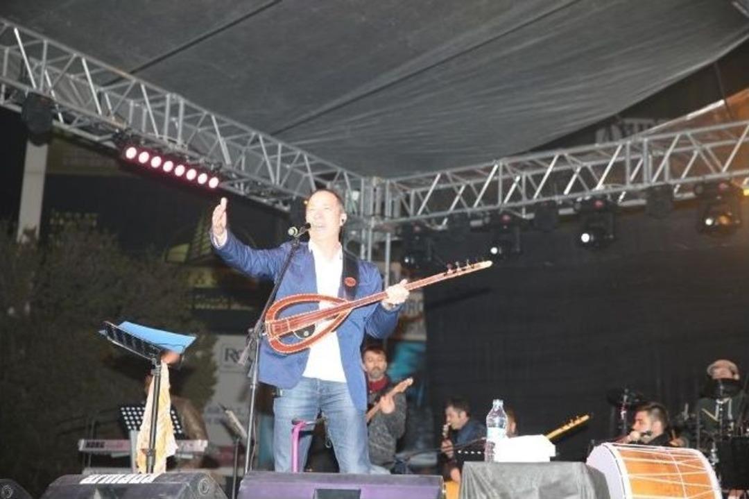 Iğdır&rsquo;da Nevruz Bayramı &Ccedil;oskuyla Kutlandı