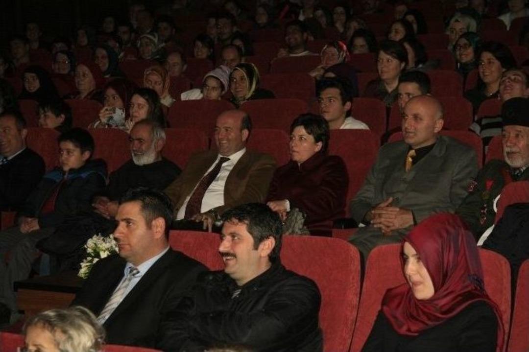 19.15&rsquo;te Sahne Alan Bedirhan G&ouml;k&ccedil;e, Duygulu Anlar Yaşattı