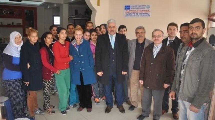 Roman Kadınlara Terzilik Kursu