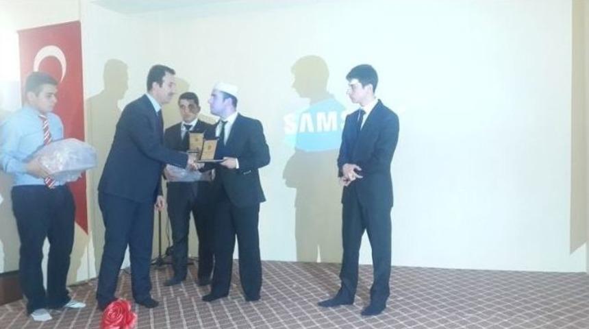 Tosya İmam Hatip Lisesi Hafızlık Ve Ezan Okumada İl Birincisi Oldu