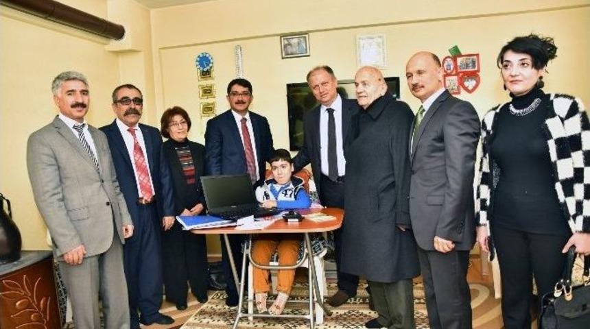 Şehzadeler&lsquo;de Sporculara Destek