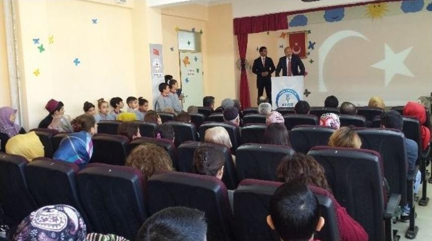 İstiklal Marşı&rsquo;nı En G&uuml;zel Okuyanlar &Ouml;d&uuml;llendirildi