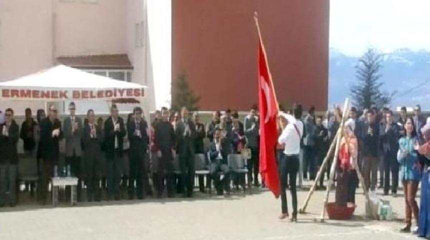 T&uuml;rk Bayrağı&rsquo;Na Saygısızlık Iddiası