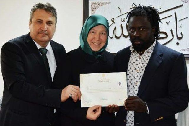 Afrikalı Eduin, M&uuml;sl&uuml;man Olup Hamza Adını Aldı 1
