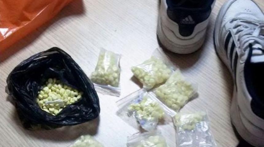 Ayakkabıda 780 Uyuşturucu Hap Bulundu