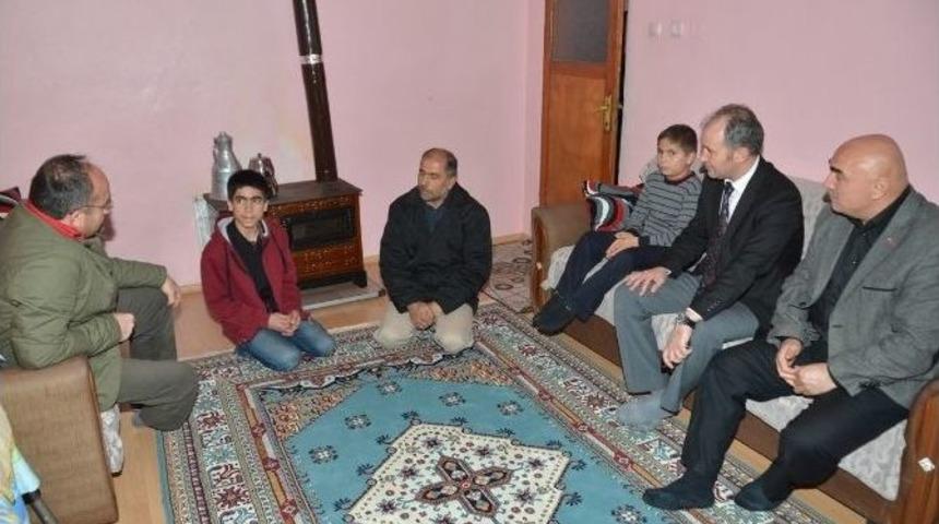 Başkan &Uuml;z&uuml;lmez Recep Tayyip Erdoğan Bebeği Ziyaret Etti