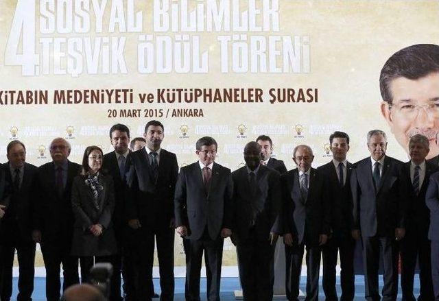 Hkü Öğretim Üyesi Birincilik Ödülünü Başbakan Davutoğlu’ndan Aldı