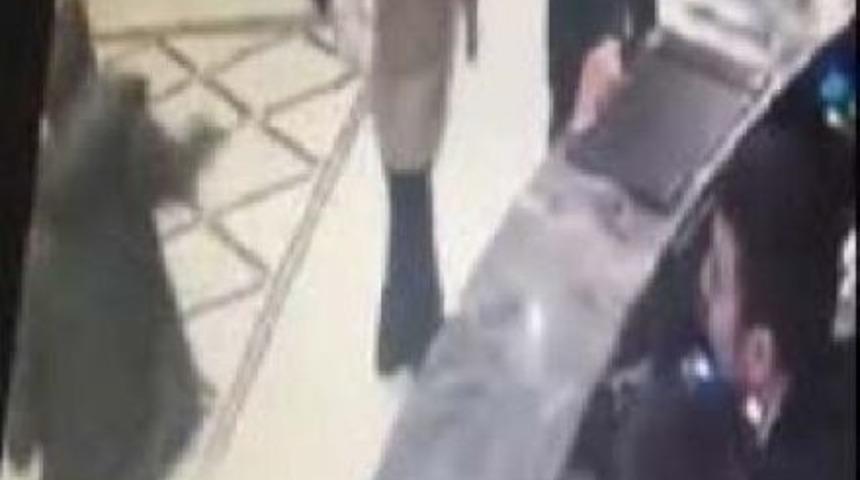 Onur &Ouml;zbizerdik'in Adam Vurma Anı...