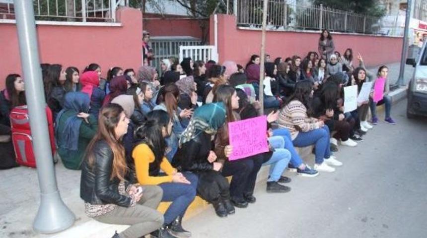 Şanlıurfa&rsquo;Da Kız &Ouml;ğrencilerinden Yurt Protestosu