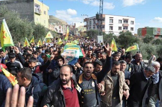 Kobani'de Işid'le Çatışırken Ölen Genç Mardin'de Toprağa Verildi