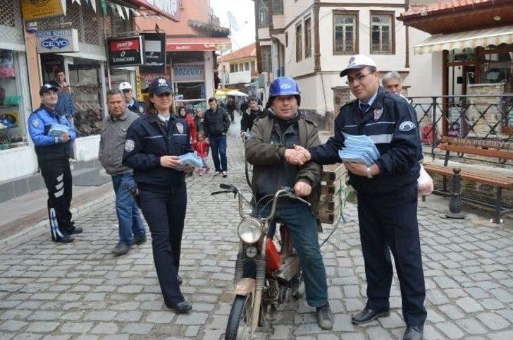 Kula Polisinden Broşürlü Kask Uyarısı G5