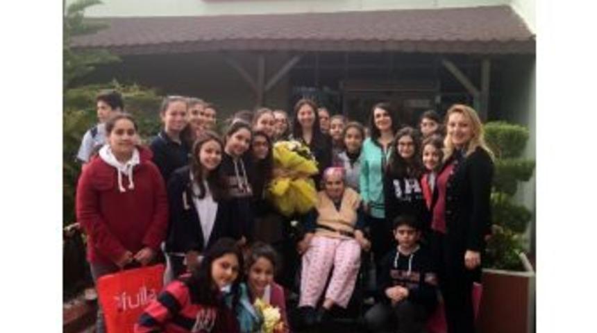 Torunlar, Nine Ve Dedelerini Ziyaret Etti