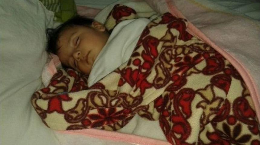 4 Aylık Bebek Hastalanınca Ekipler Seferber Oldu