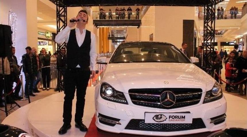 Forum Gaziantep, Bir Şanslı Ziyaret&ccedil;isine Mercedes Cla200 Style Hediye Etti