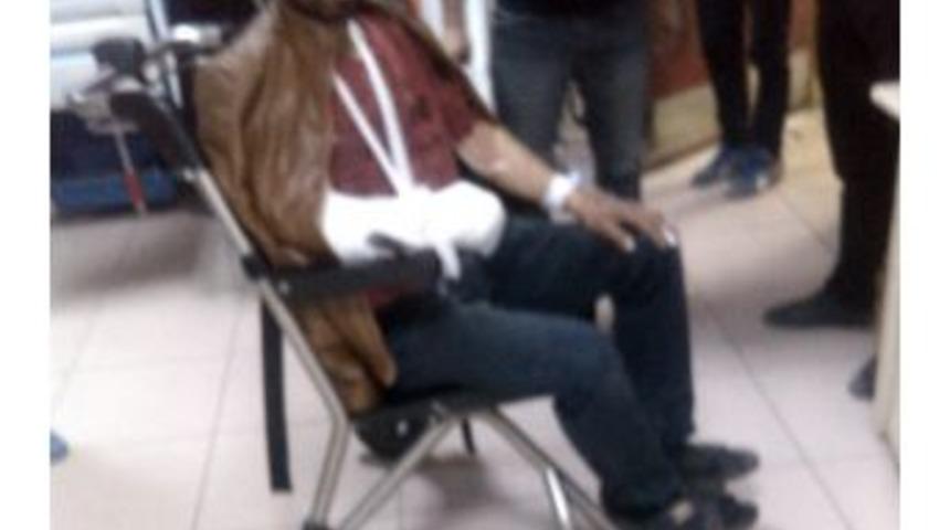 Koluna Saplanan Bı&ccedil;akla Hastaneye Kaldırıldı