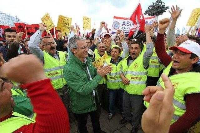 Karşıyaka’da İşçileri Rahatlatan İhale