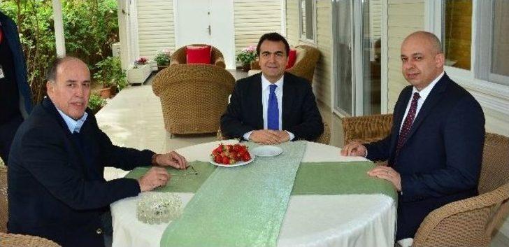 Bakanlık-adanalı Çiftçiler “tarımsal İlaçlamayı” Konuştu G4