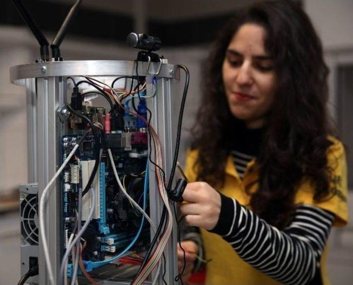 Türkçe Konuşan İnsansı Robotlar Papatya Ve Lale G1