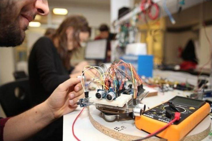 Türkçe Konuşan İnsansı Robotlar Papatya Ve Lale G3