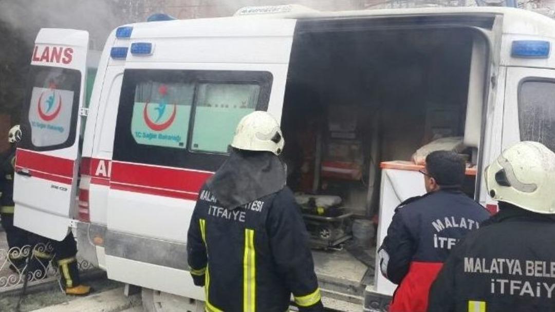 Malatya&rsquo;da Ambulansta Korkutan Yangın