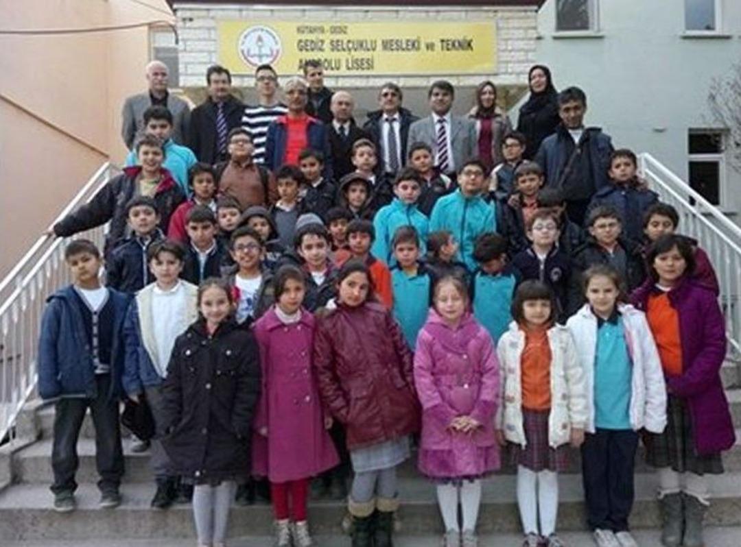 Gediz Anadolu İmam Hatip Lisesi Satran&ccedil; Turnuvası&rsquo;nda Birinci Oldu