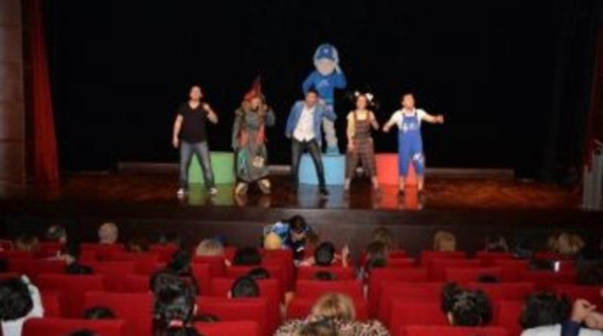 &Ccedil;ocuklar Tiyatroya Doyacak