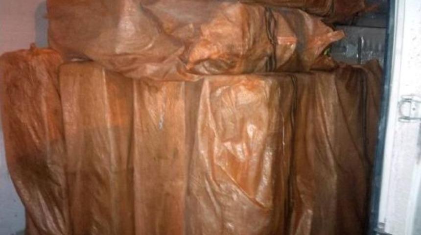 Minib&uuml;sten 74 Bin Paket Ka&ccedil;ak Sigara &Ccedil;ıktı