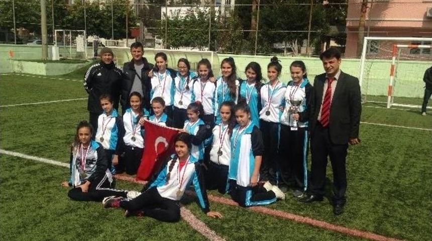 Okullararası Yıldız Kızlar Futbol M&uuml;sabakaları Tamamlandı